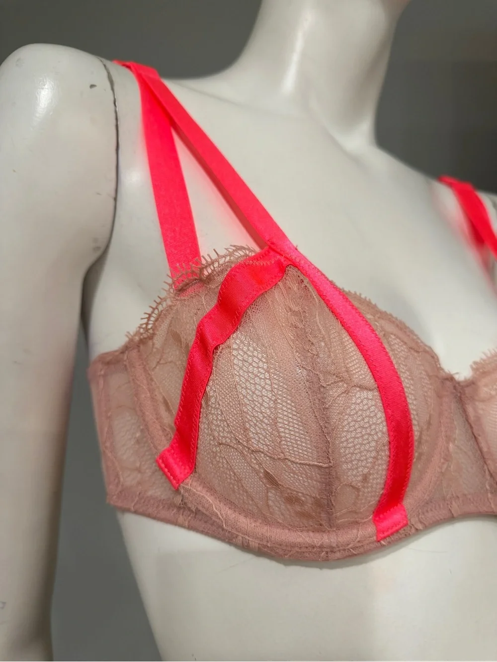NWT Victoria’s Secret 34C Neon Pink & Blush Lace Underwire Bra Sheer Lingerie - Picture 3 of 9